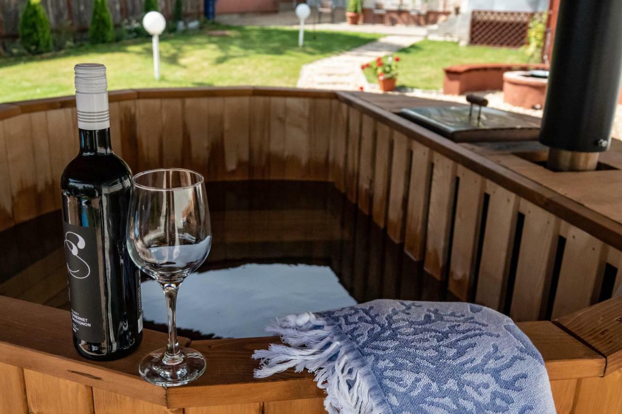 Vadszőlő Apartmanház Gyomaendrőd Esterno foto